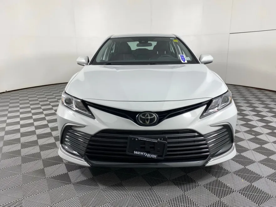 2023 Toyota Camry LE photo 1