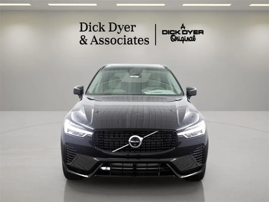 2025 Volvo XC60 Hybrid T8 Plus photo 1