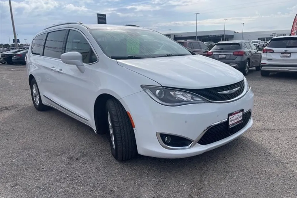 2018 Chrysler Pacifica Touring Plus photo 1