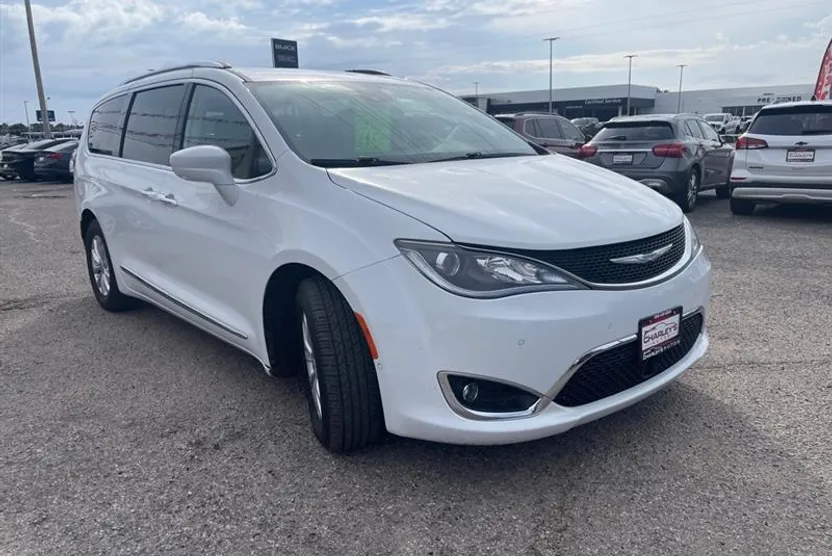 2018 Chrysler Pacifica Touring Plus photo 1