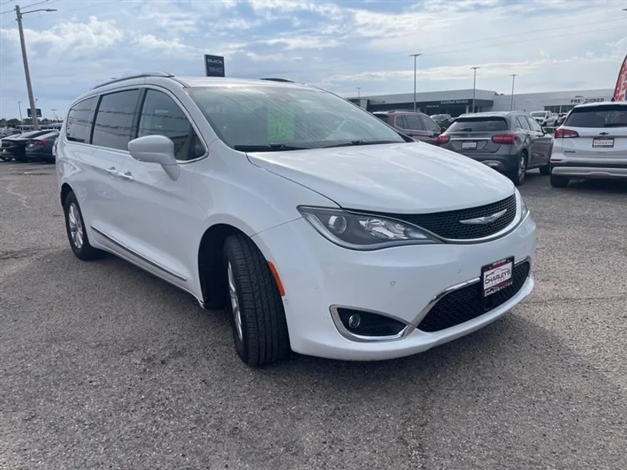 2018 Chrysler Pacifica Touring Plus photo 1
