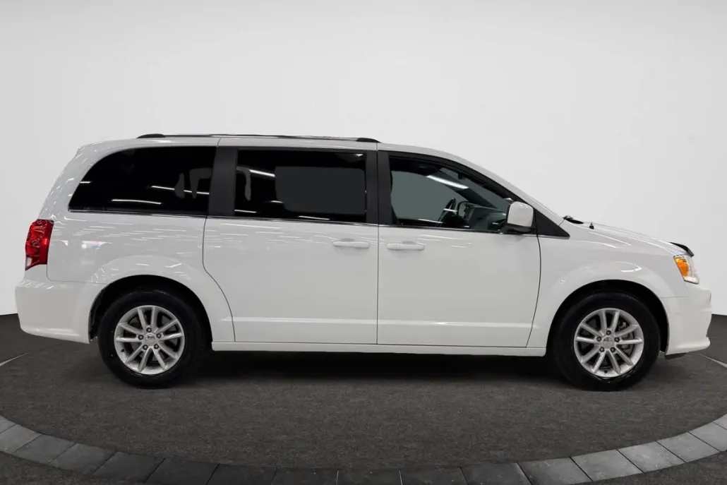 2019 Dodge Grand Caravan SXT photo 1