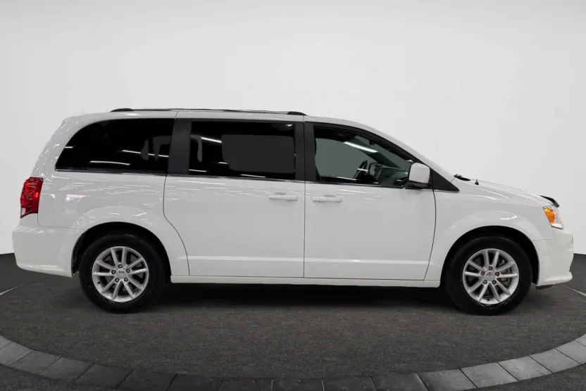 2019 Dodge Grand Caravan SXT photo 1
