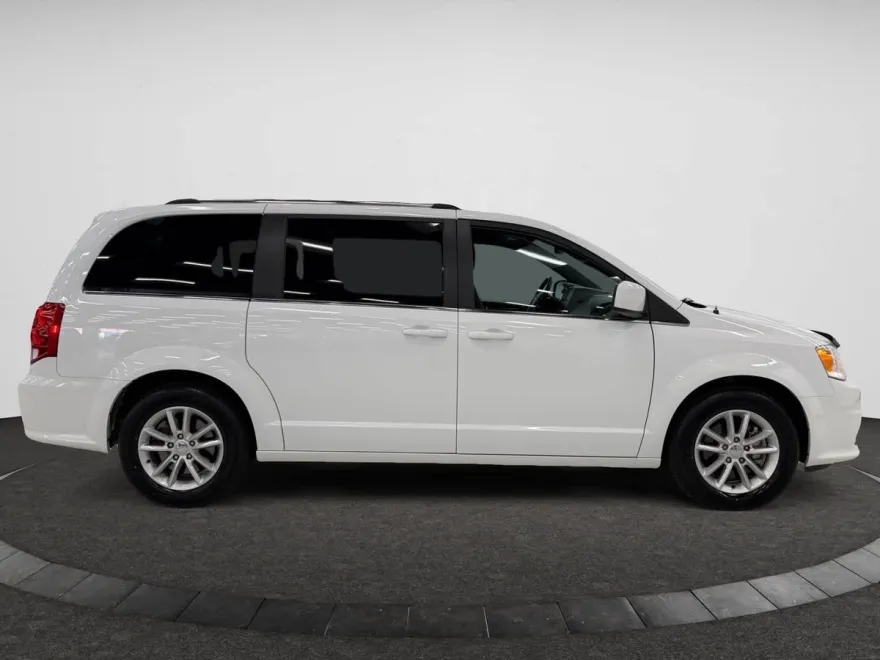 2019 Dodge Grand Caravan SXT photo 1
