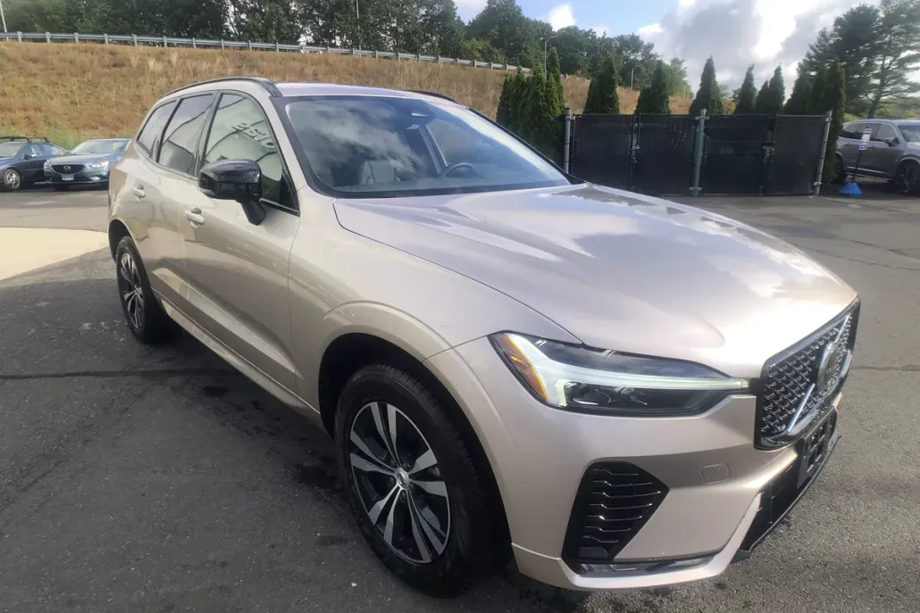 2025 Volvo XC60 B5 Core photo 1