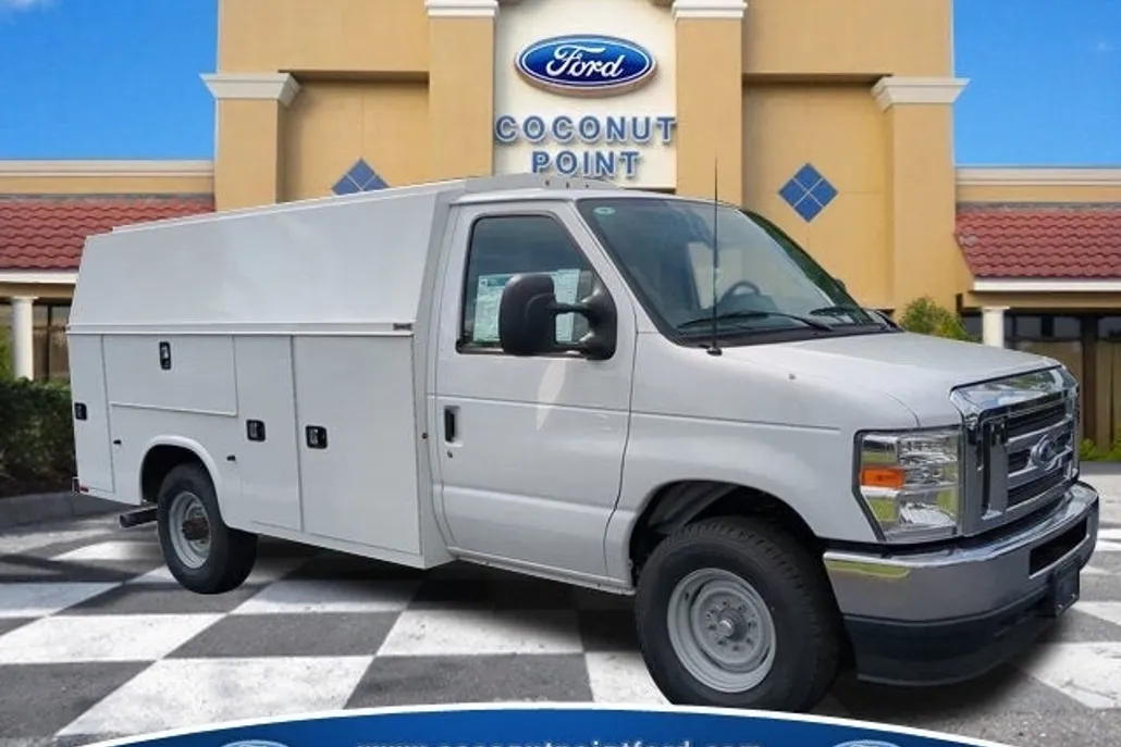 2025 Ford E-350 photo 1