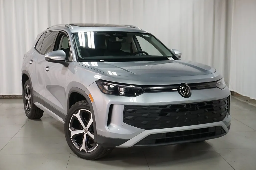 2025 Volkswagen Tiguan SE photo 1