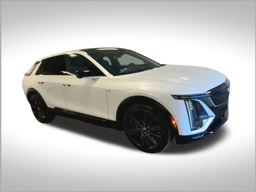 2025 Cadillac Lyriq Sport photo 2