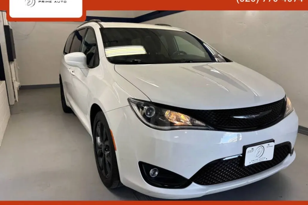 2018 Chrysler Pacifica Touring Plus photo 1