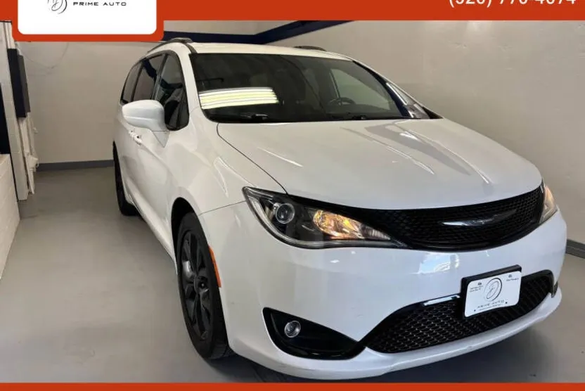 2018 Chrysler Pacifica Touring Plus photo 1