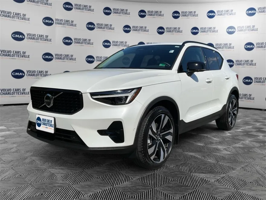 2023 Volvo XC40 AWD Ultimate photo 1