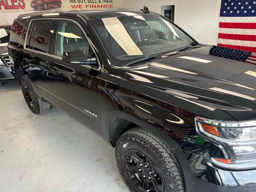 2019 Chevrolet Tahoe LS photo 1