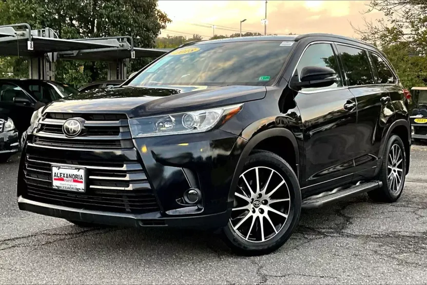 2018 Toyota Highlander SE photo 1