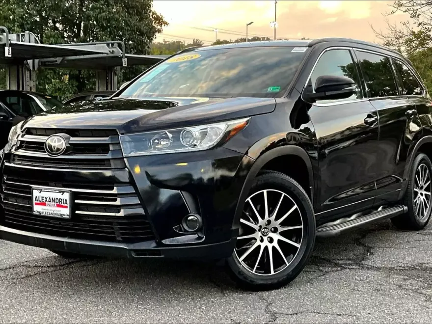 2018 Toyota Highlander SE photo 1