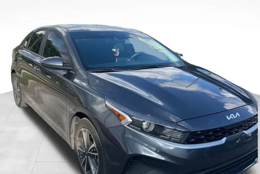 2023 Kia Forte LXS photo 1