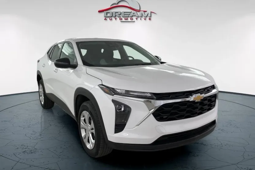 2025 Chevrolet Trax LS photo 1