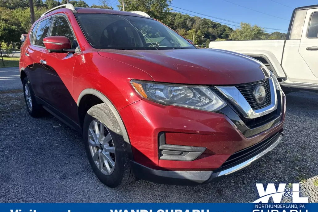 2018 Nissan Rogue SV photo 1