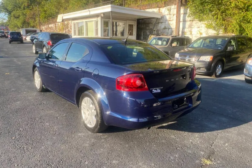 2013 Dodge Avenger SE photo 1