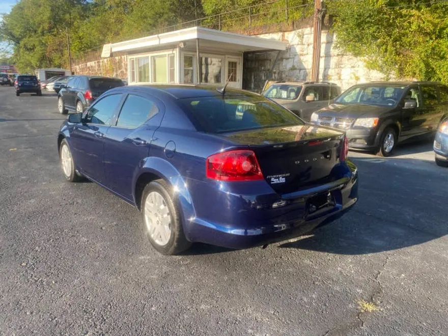 2013 Dodge Avenger SE photo 1