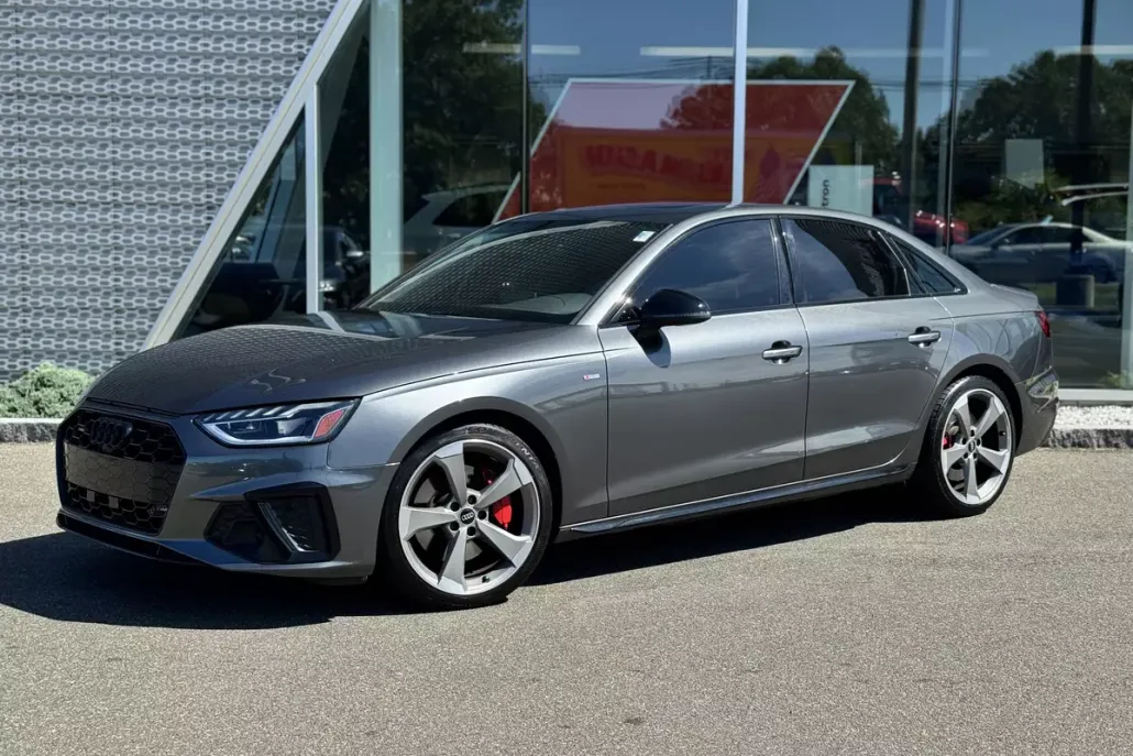 2023 Audi A4 S line Premium Plus 45 TFSI Quattro photo 1