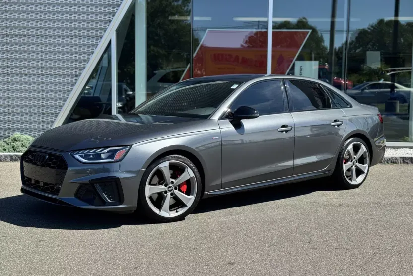2023 Audi A4 S line Premium Plus 45 TFSI Quattro photo 1