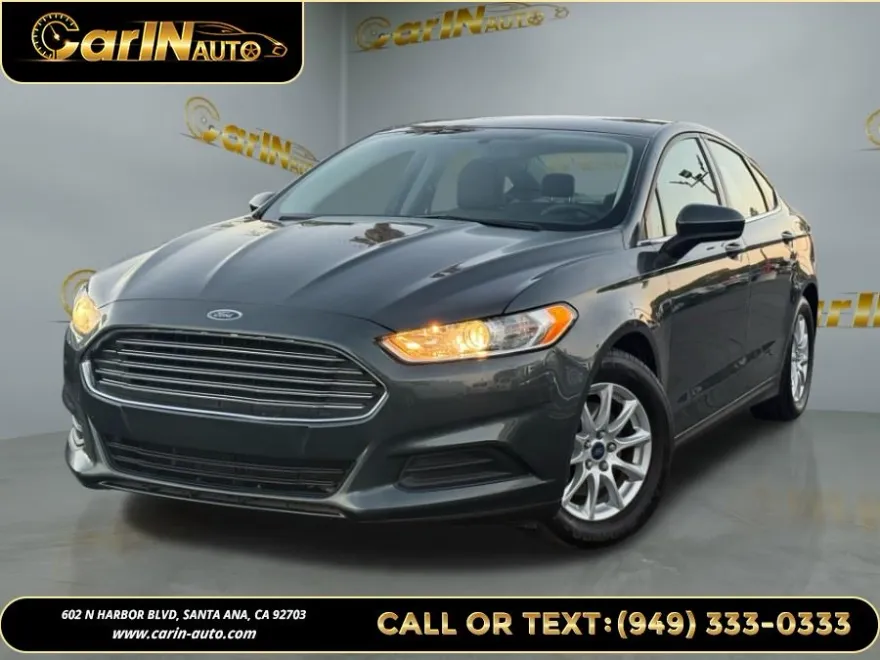 2016 Ford Fusion S photo 1