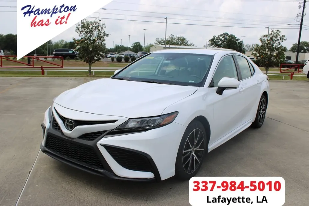 2023 Toyota Camry SE photo 1