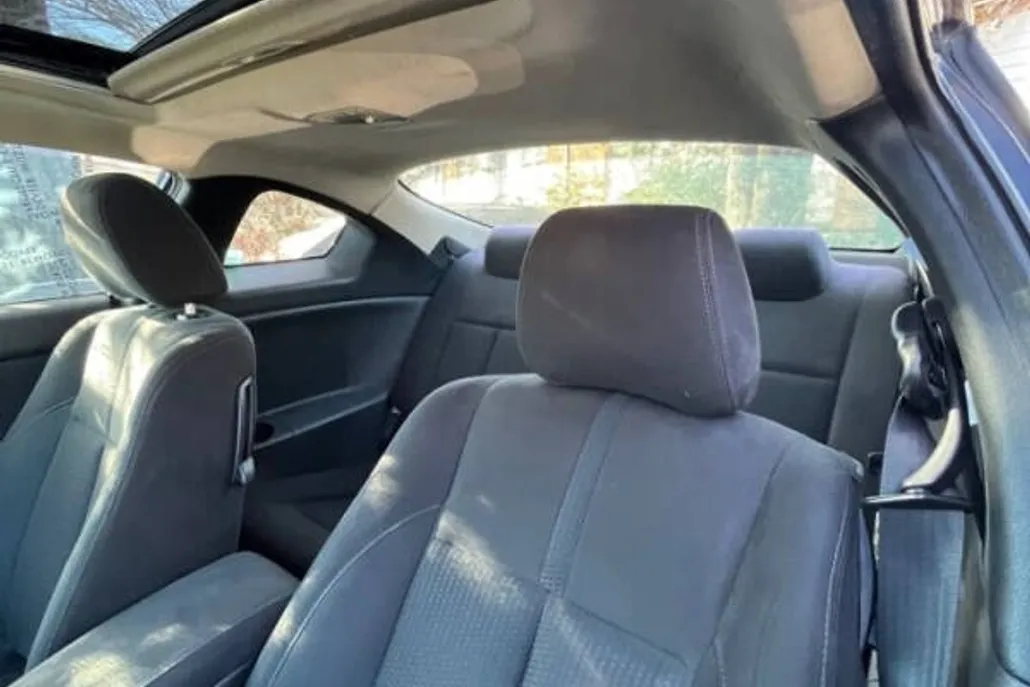 2010 Nissan Altima SR photo 1