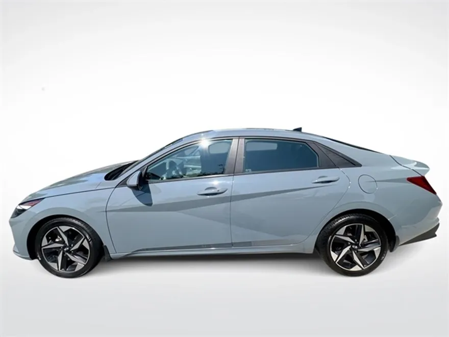 2023 Hyundai Elantra SEL photo 1