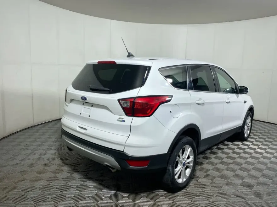 2019 Ford Escape SE photo 1