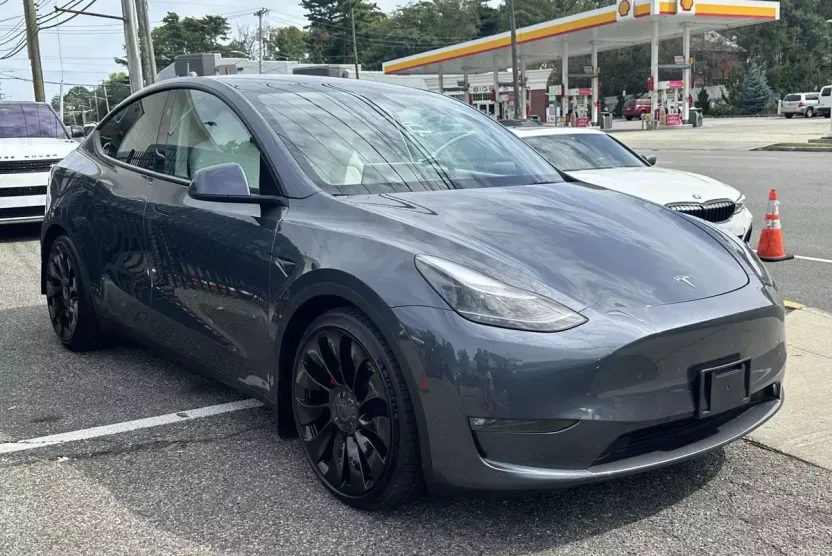2023 Tesla Model Y Performance photo 1