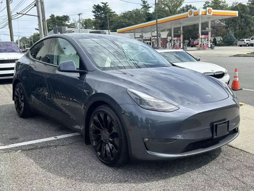 2023 Tesla Model Y Performance photo 1