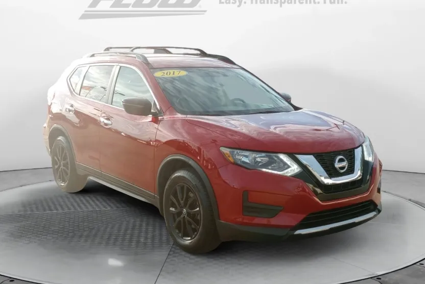 2017 Nissan Rogue SV photo 1