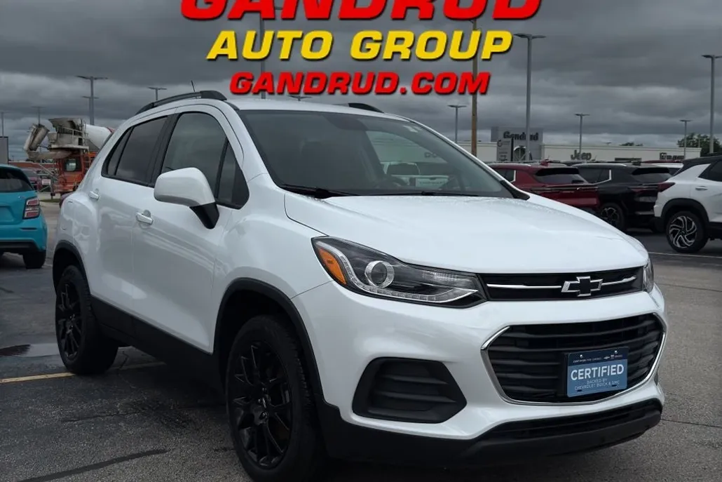 2022 Chevrolet Trax LT photo 1