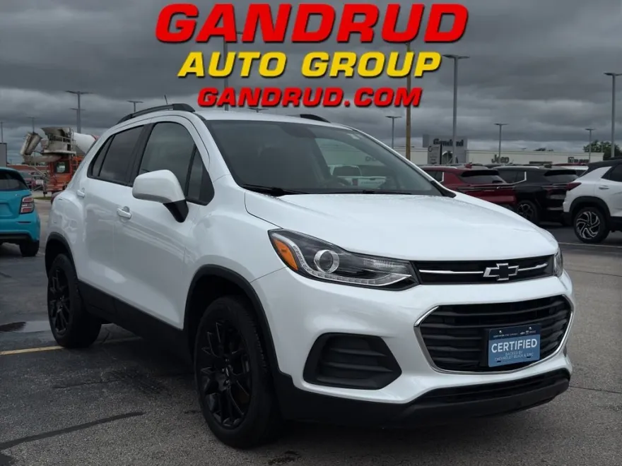 2022 Chevrolet Trax LT photo 1