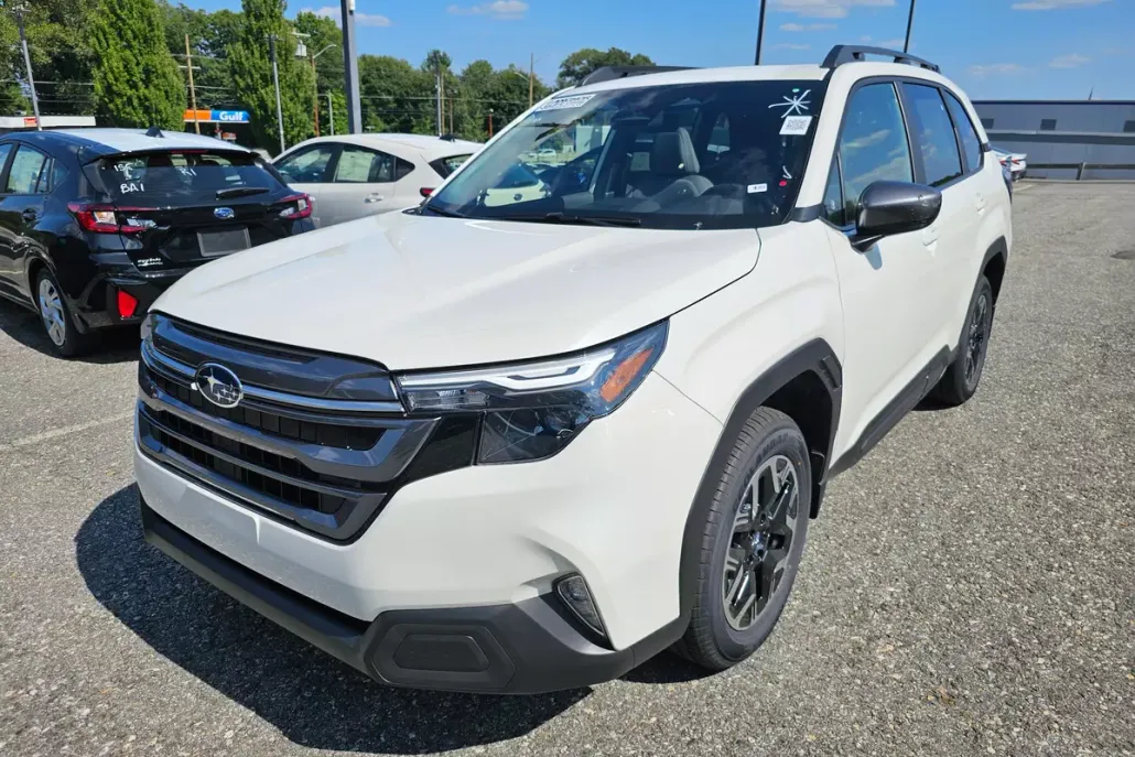 2025 Subaru Forester Premium photo 1