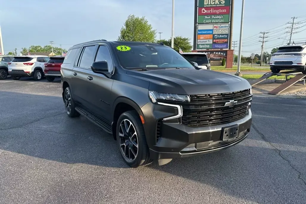 2023 Chevrolet Suburban RST photo 1