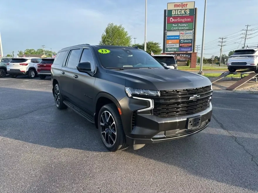 2023 Chevrolet Suburban RST photo 1