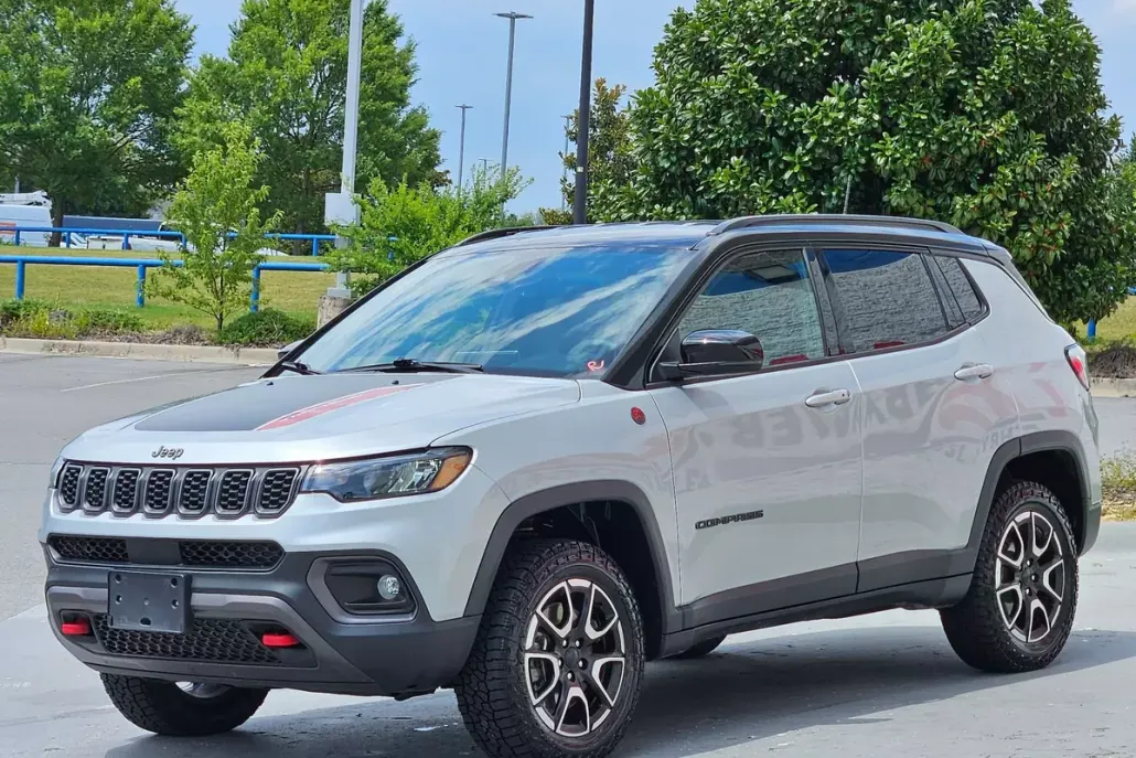 2024 Jeep Compass Trailhawk photo 1