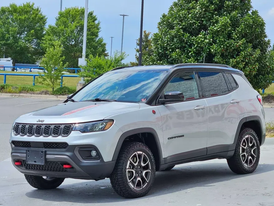 2024 Jeep Compass Trailhawk photo 1