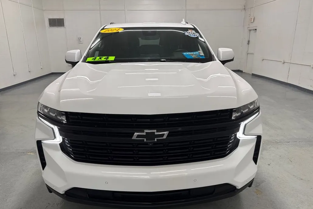 2024 Chevrolet Suburban RST photo 1