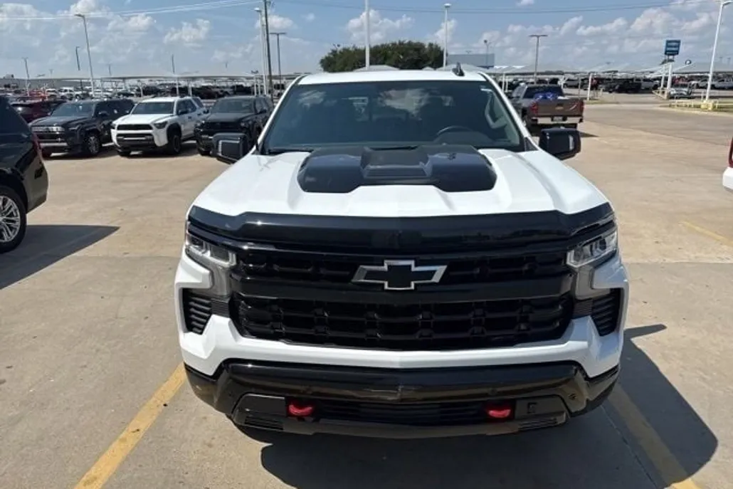 2024 Chevrolet Silverado 1500 LT Trail Boss photo 1