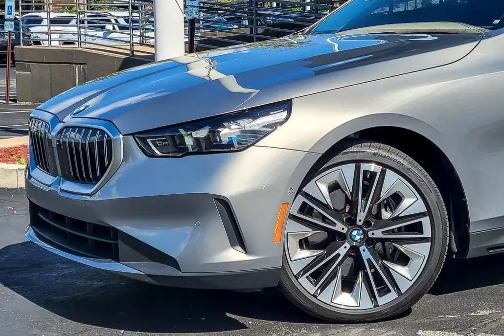 2025 Bmw 540i xDrive photo 1