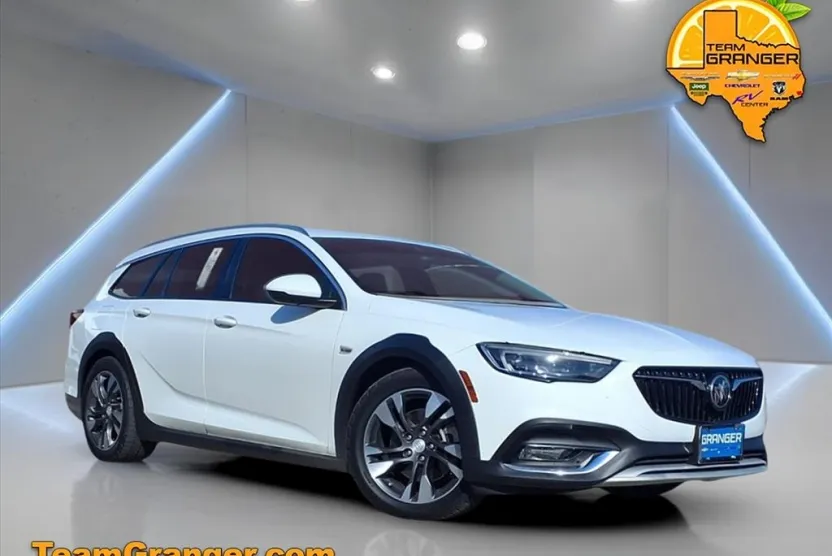 2018 Buick Regal TourX Essence photo 1