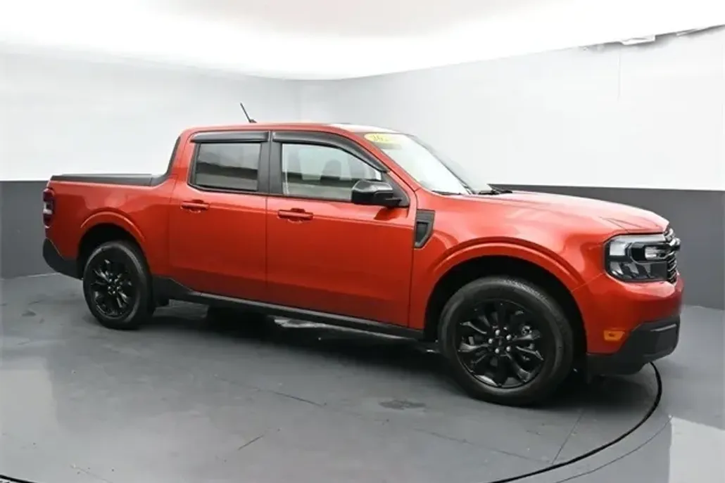 2024 Ford Maverick Lariat photo 1