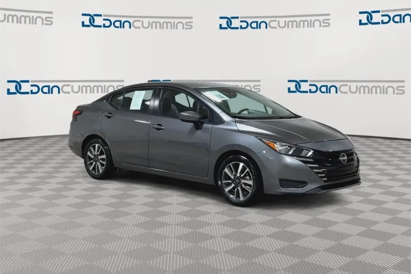 2023 Nissan Versa 1.6 SV photo 1
