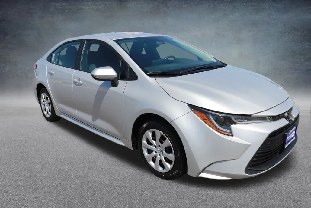 2024 Toyota Corolla LE photo 1