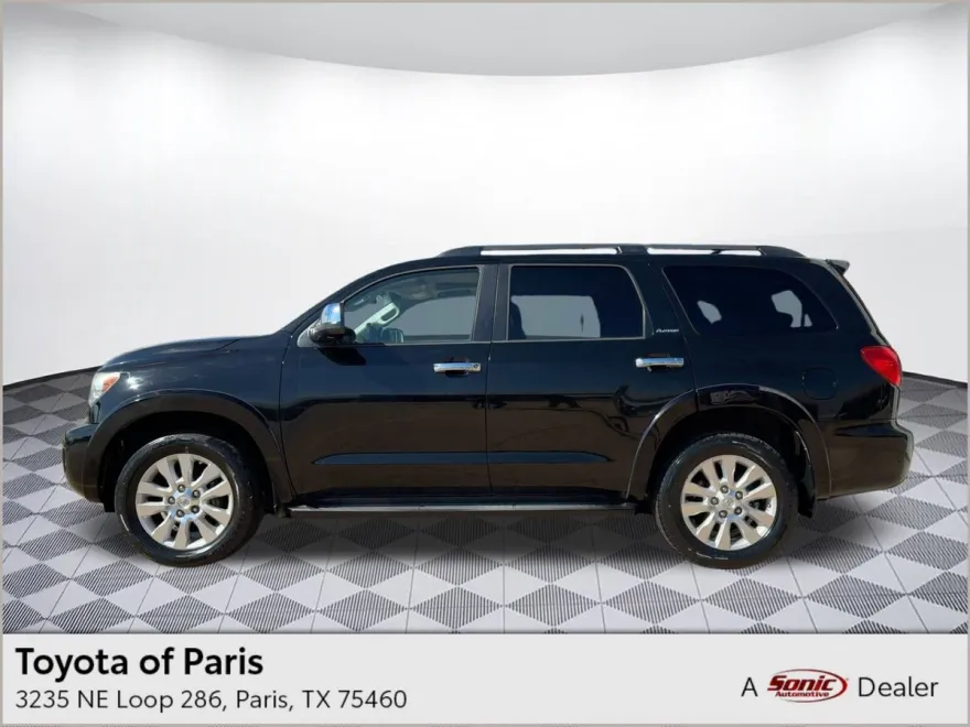 2016 Toyota Sequoia Platinum photo 1