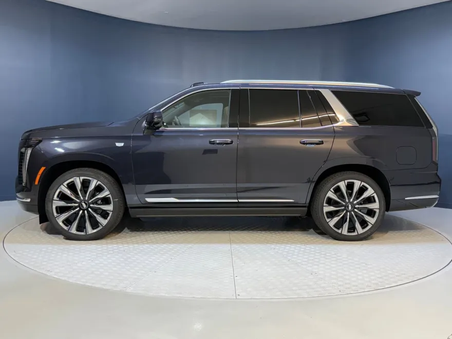 2026 Cadillac Escalade Luxury photo 2