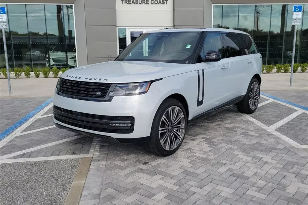 2025 Land Rover Range Rover SE photo 1